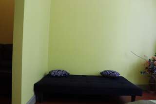 Хостелы Hostel Lõuna Пярну Двухместный номер с 1 двуспальной кроватью, дополнительной кроватью и собственной ванной комнатой-3