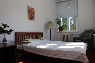 Хостелы Hostel Lõuna Пярну Номер с кроватью размера «queen-size» и общей ванной комнатой-1